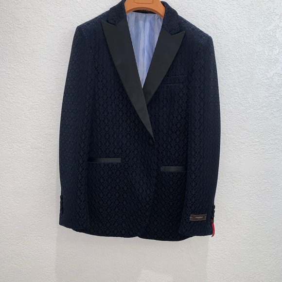One button tuxedo sport